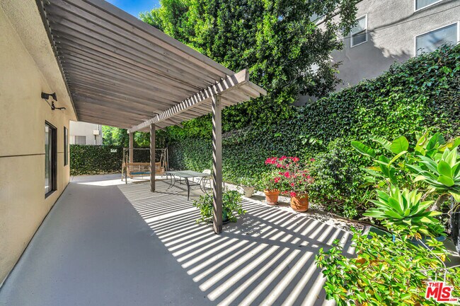 Building Photo - 4477 Woodman Ave