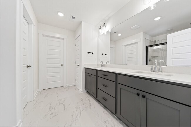 Building Photo - 404 Old Spg Ln