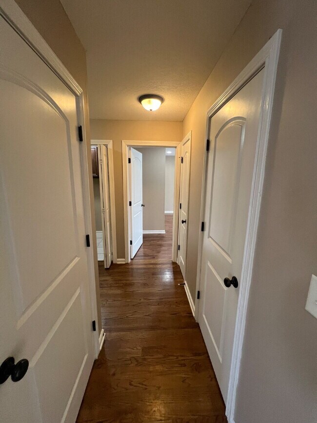 Building Photo - 3462 Southwood Dr