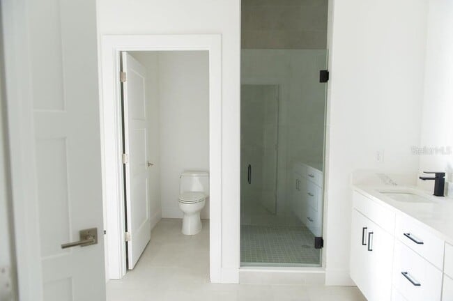Building Photo - 3826 Pompano Dr SE