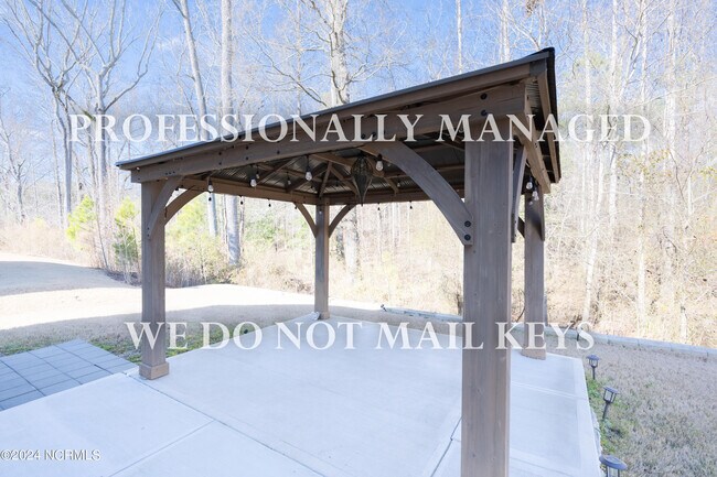 Building Photo - 458 Golden Villas Dr