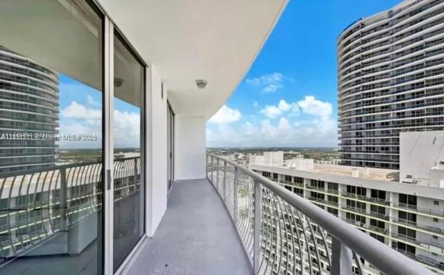 Building Photo - 1750 N Bayshore Dr