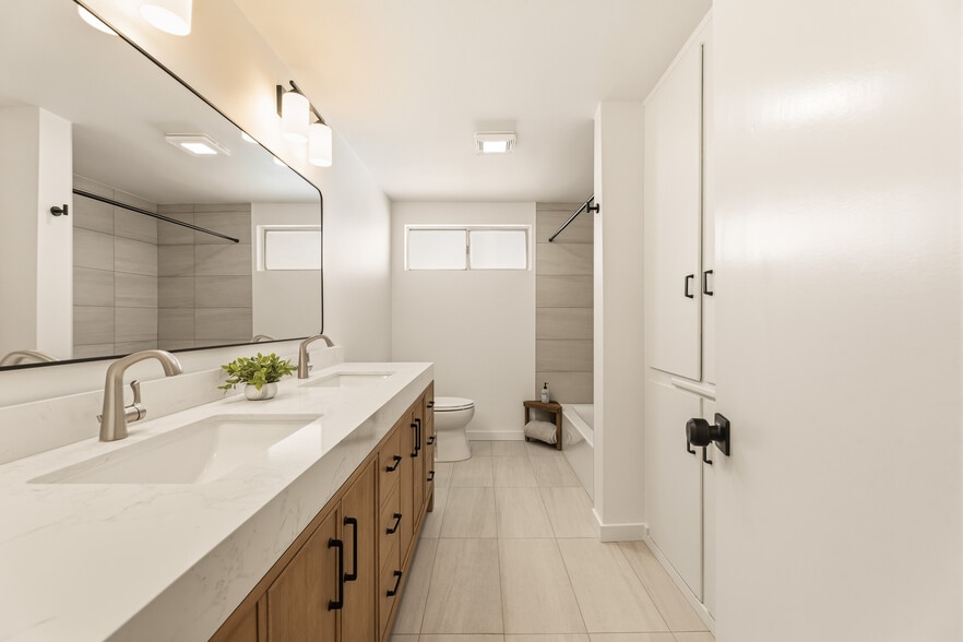 Building Photo - 100 N El Molino St