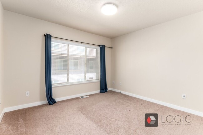 Building Photo - 520 E 500 S
