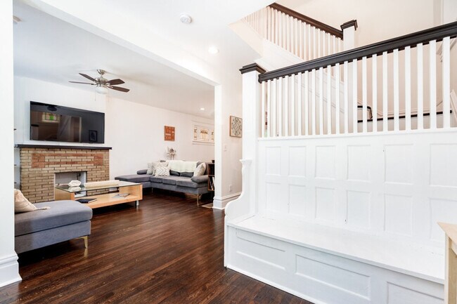 Building Photo - 3971 Juniata St