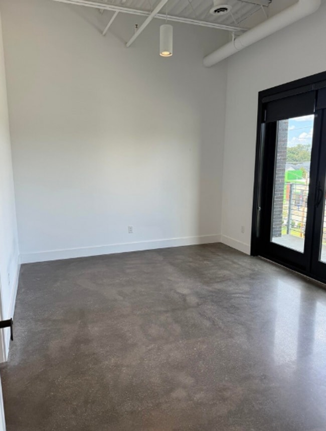 Building Photo - The Icon - Suite 305