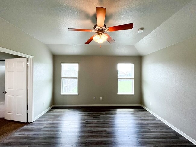 Building Photo - Available NOW!!!! This Beautiful 1 story, 4 Bedroom, 2 bath home in Killeen has a lot to offer!  ...