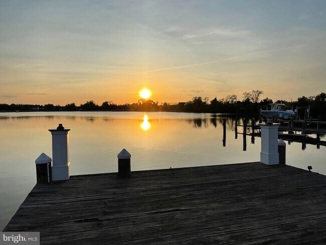 Building Photo - 1819 Sherman Dr