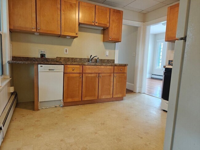 Building Photo - 442 Main St