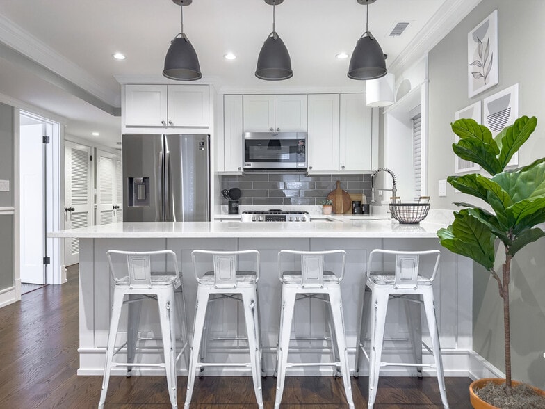 Building Photo - 3453 N Hoyne Ave