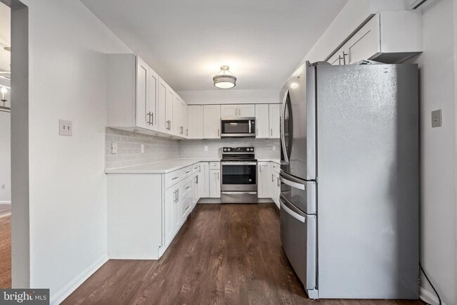 Building Photo - 10322 Castlehedge Terrace