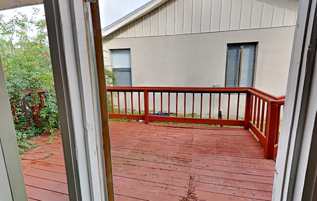 Building Photo - 102 Cascade St