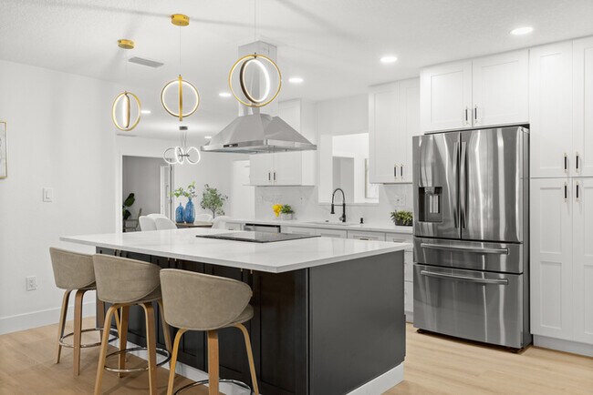 Building Photo - Newly Renovated Pool Home