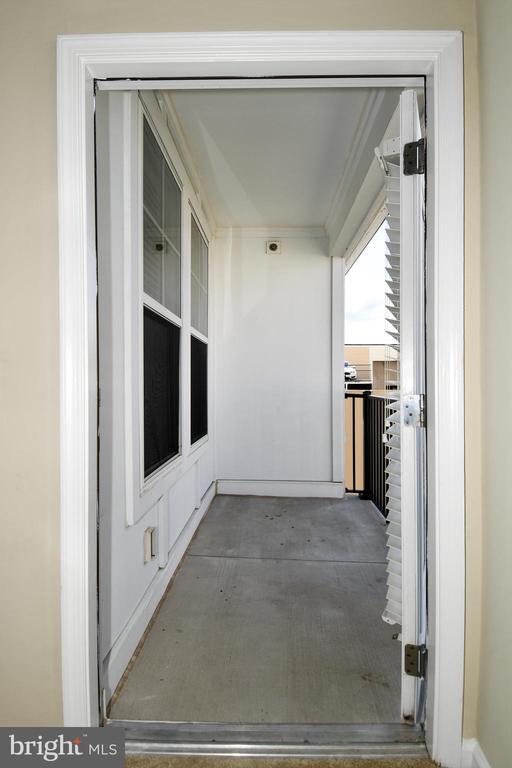 Building Photo - 2105 N Glebe Rd