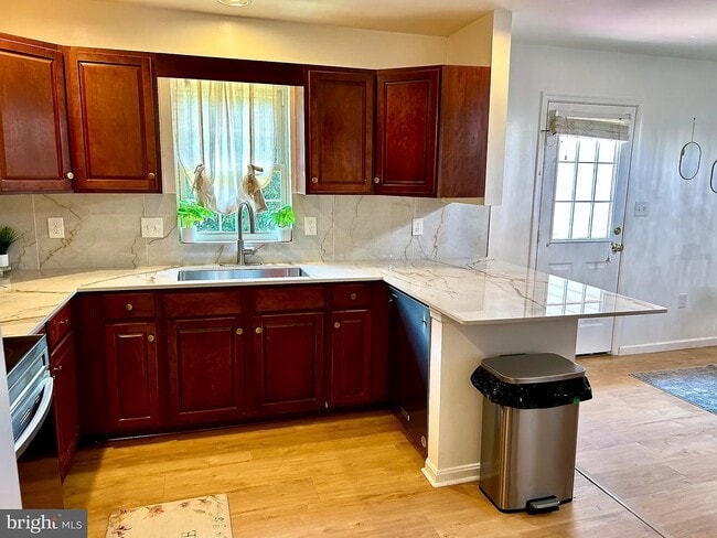 Building Photo - 358 Stonehedge Ln