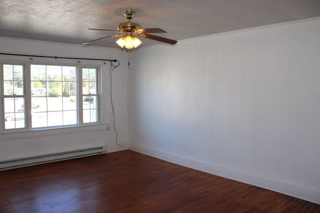 Building Photo - Apartment in Havelock