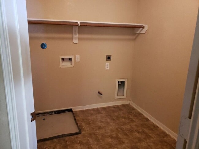 Building Photo - 15810 Sheldon Ridge Way