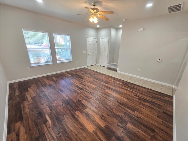 Building Photo - 7509 Lazy Creek Dr