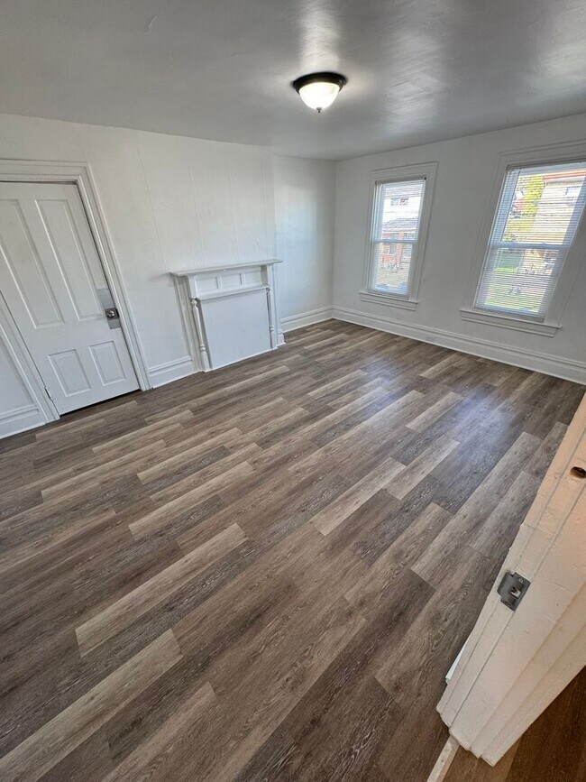 Building Photo - Enormous Completely Updated 4-Bedroom 1-Bath House w/ Flat Yard!!!