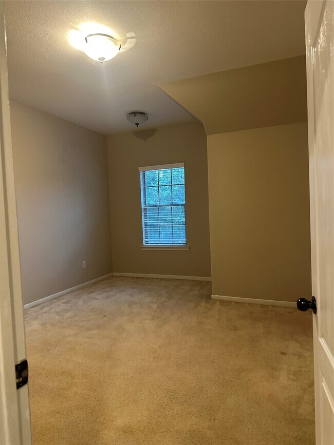 Building Photo - 13915 Sawmill Run Ln