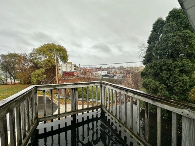 Building Photo - 1208-1210 Pine St