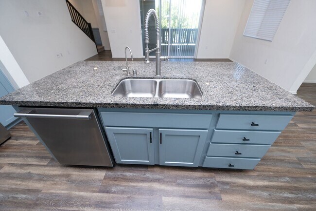Building Photo - Amazing 3 Bedroom Condo available now! Totally loaded unit, schedule a tour today!