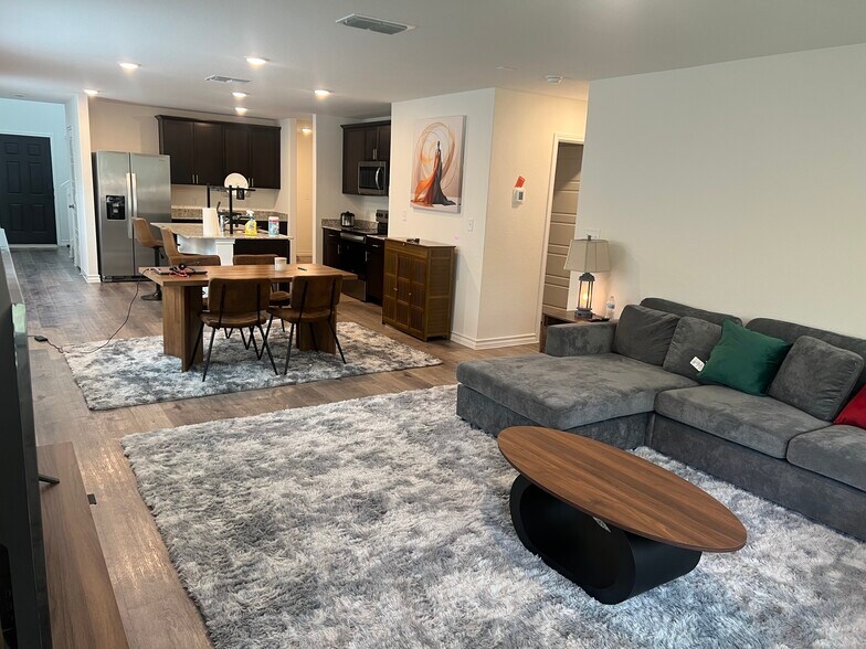 Building Photo - 8123 Hamrick Cir