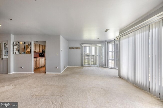 Building Photo - 5213 Le Parc Dr