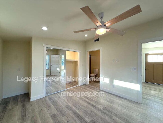 Building Photo - 10753 Oakton Way