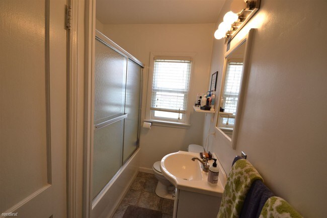 Building Photo - 2341 Eastern Ave SE