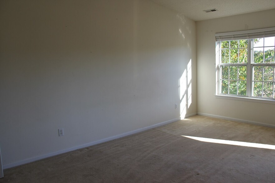 Building Photo - 148 River Walk Ct