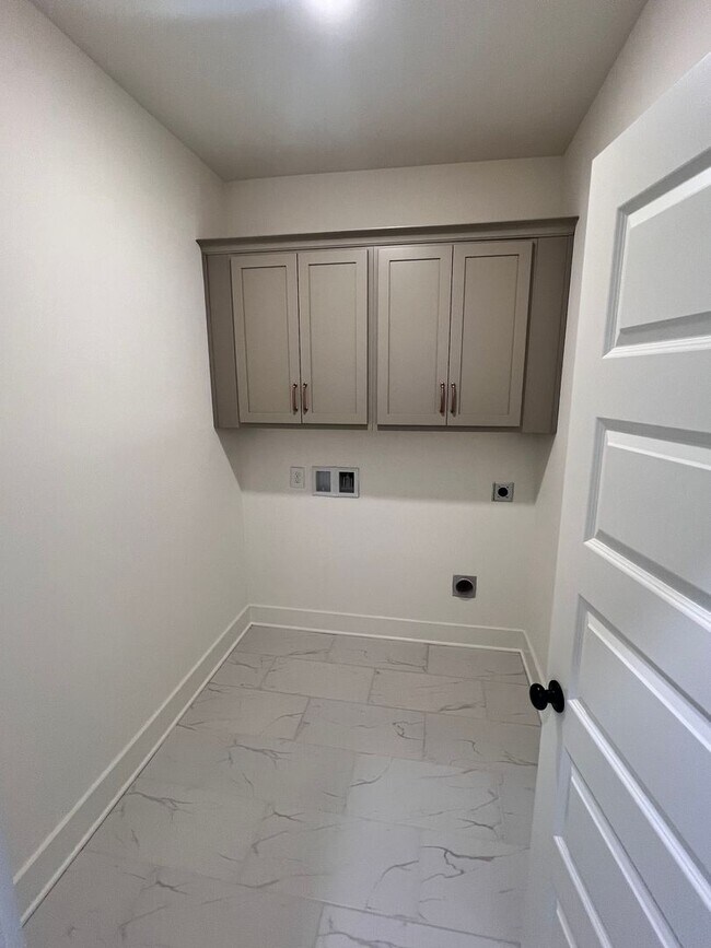 Building Photo - New Construction- One level home with luxurious finishes!