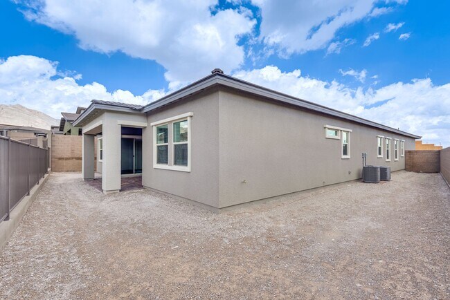 Building Photo - 12608 Heritage Hts Dr