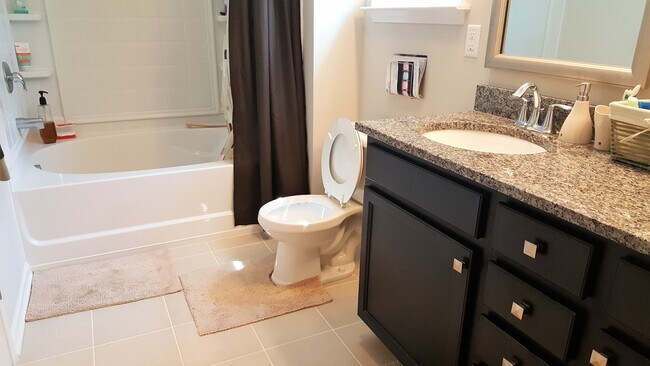 Building Photo - 318 OldCastle Dr