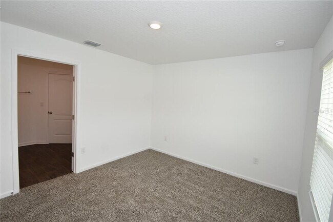 Building Photo - 6 Prosperity Ln
