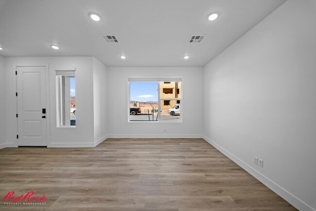 Building Photo - Brand New 3 Bedroom Townhome