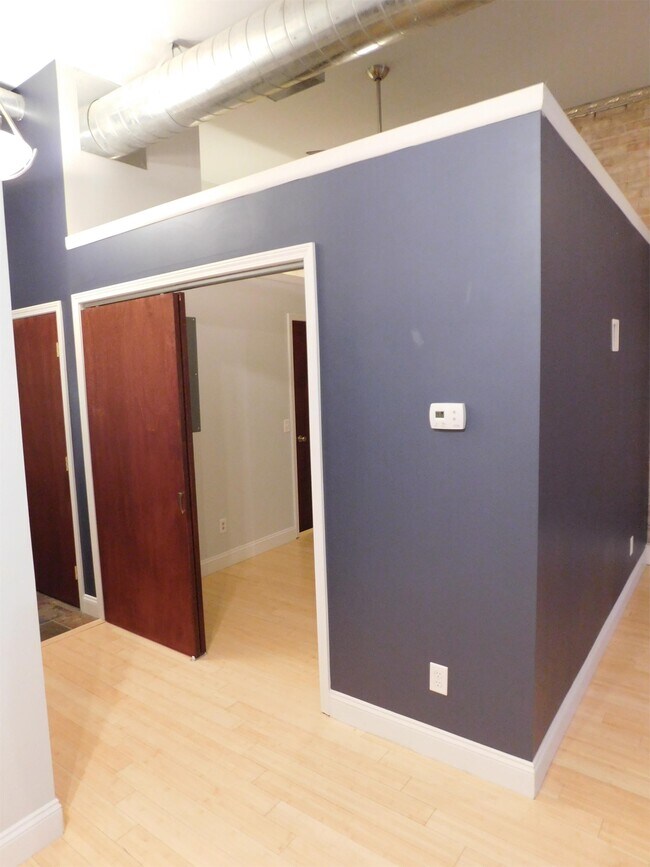 Building Photo - 119 S Santa Fe Ave