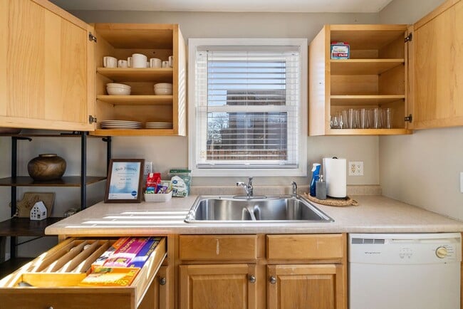 Building Photo - 707 Bagwell Ct