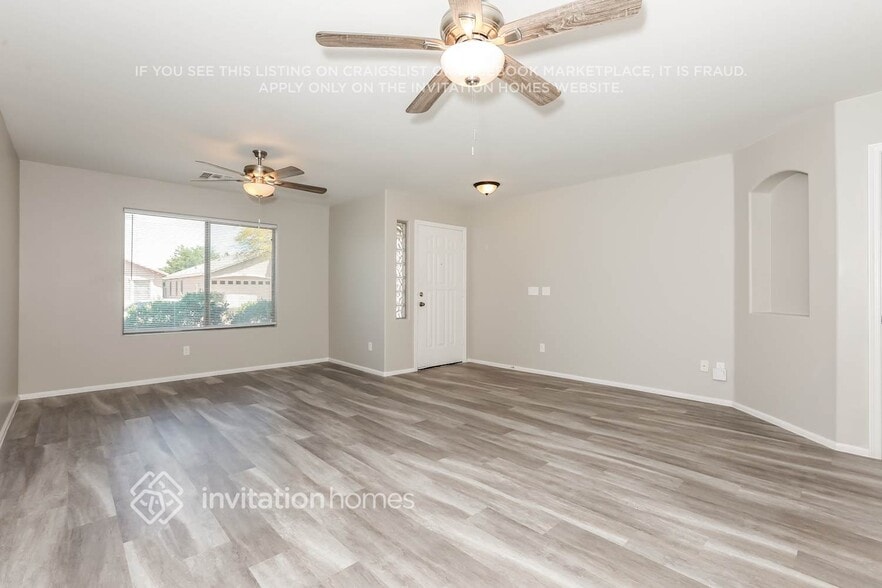 Building Photo - 1445 E Shari St