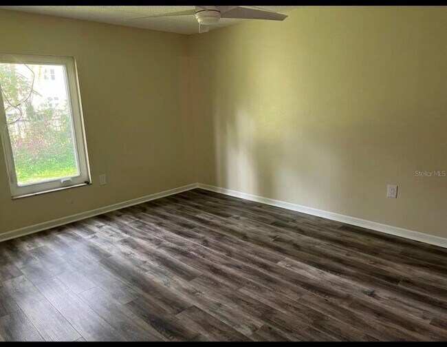 Building Photo - 2319 W Bristol Ave