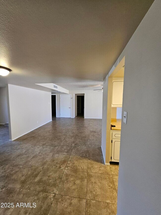 Building Photo - 4824 W Northview Ave