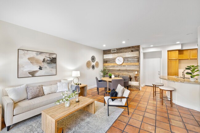 Building Photo - 19 Vinca Ct