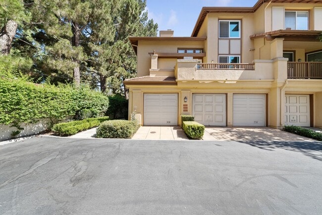 Building Photo - 2645 Dietrich Dr