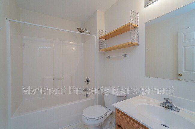 Building Photo - 335 Woodlark St