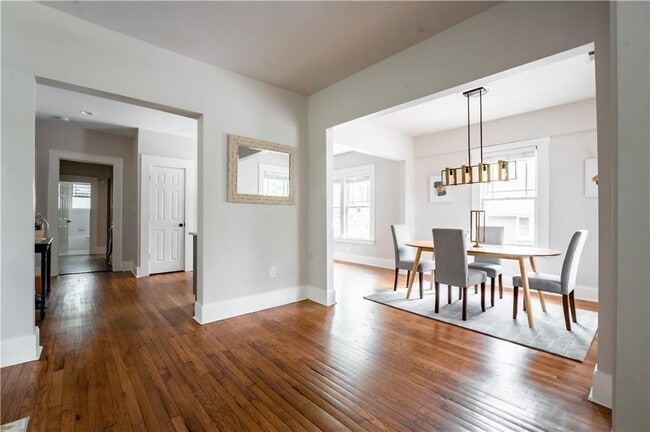 Building Photo - 875 Oakhill Ave SW