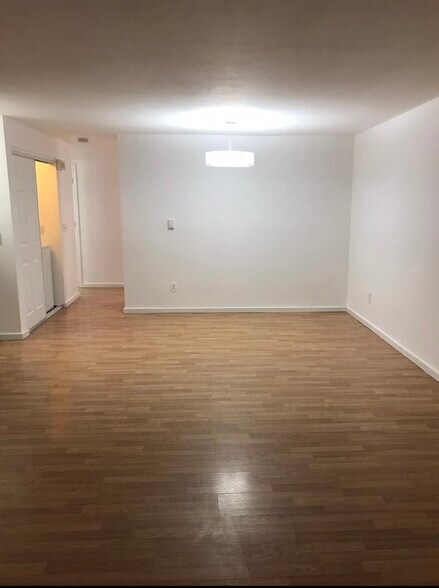 Building Photo - 15617 NE 18th St