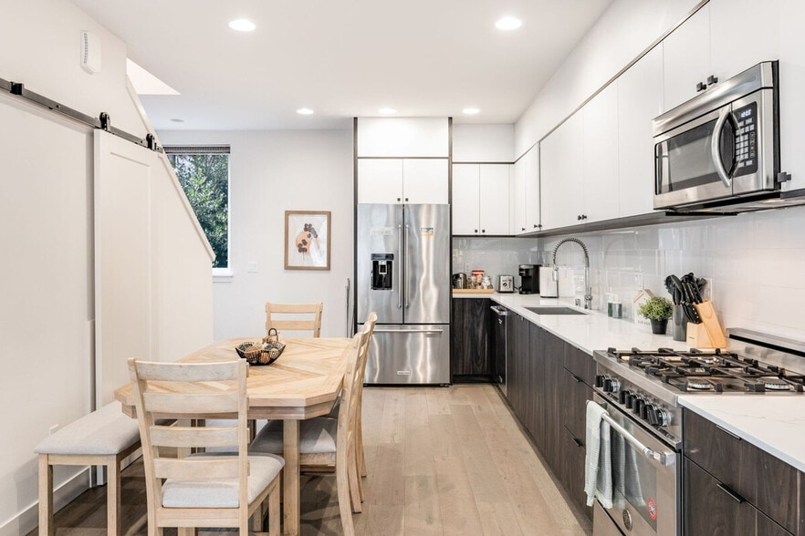 Building Photo - 2319 Franklin Ave E