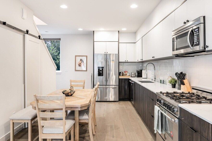 Building Photo - 2319A Franklin Ave E