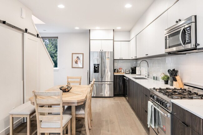 Building Photo - 2319 Franklin Ave E