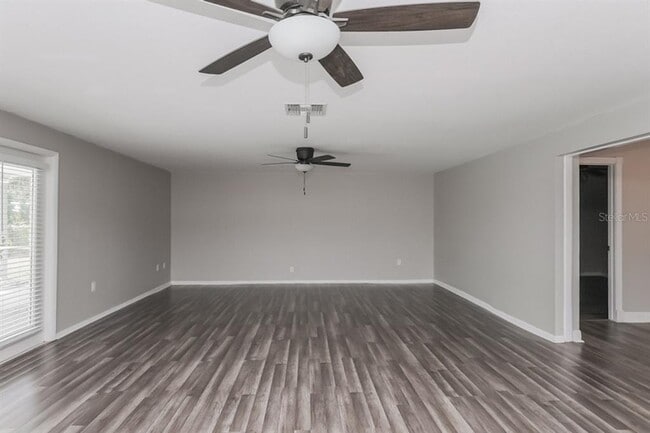 Building Photo - 4400 Old Colony Rd